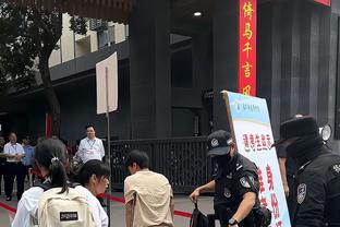 喀麦隆队主帅谈舒波-莫廷落选：他非常优秀，但我必须要做出选择